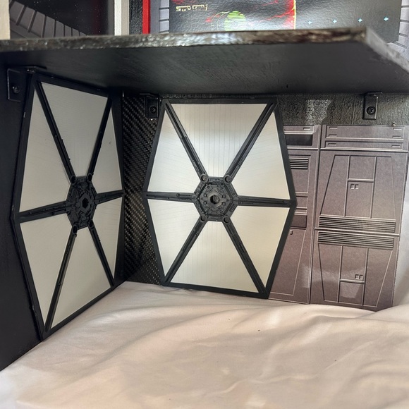 Star Wars Themed Action Figure Display Shelf - Picture 5 of 16